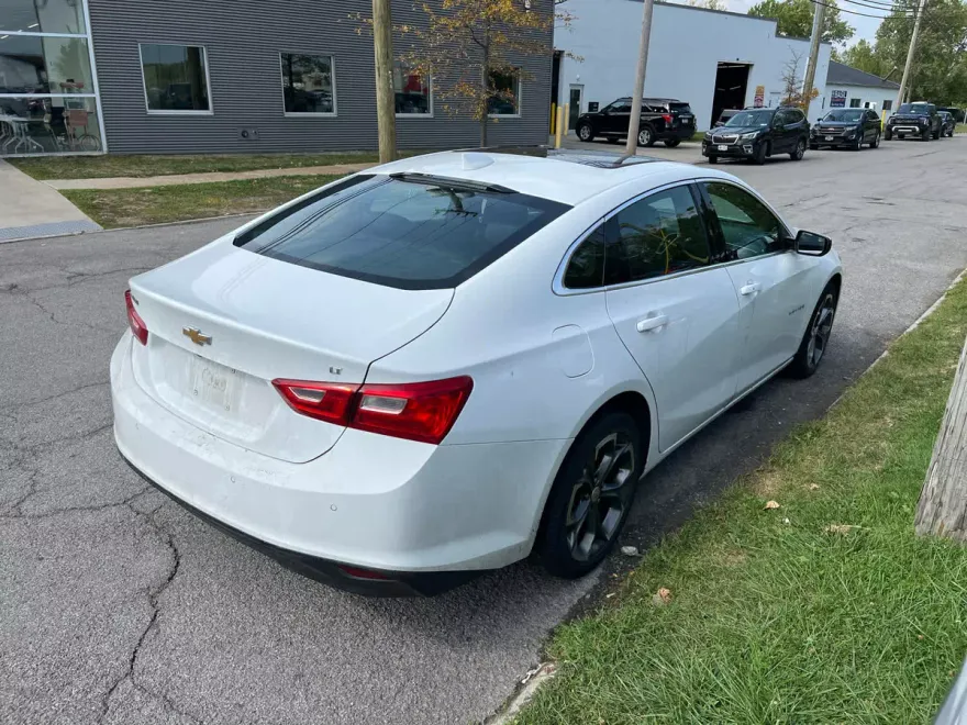 2024 Chevrolet Malibu 1LT photo 1