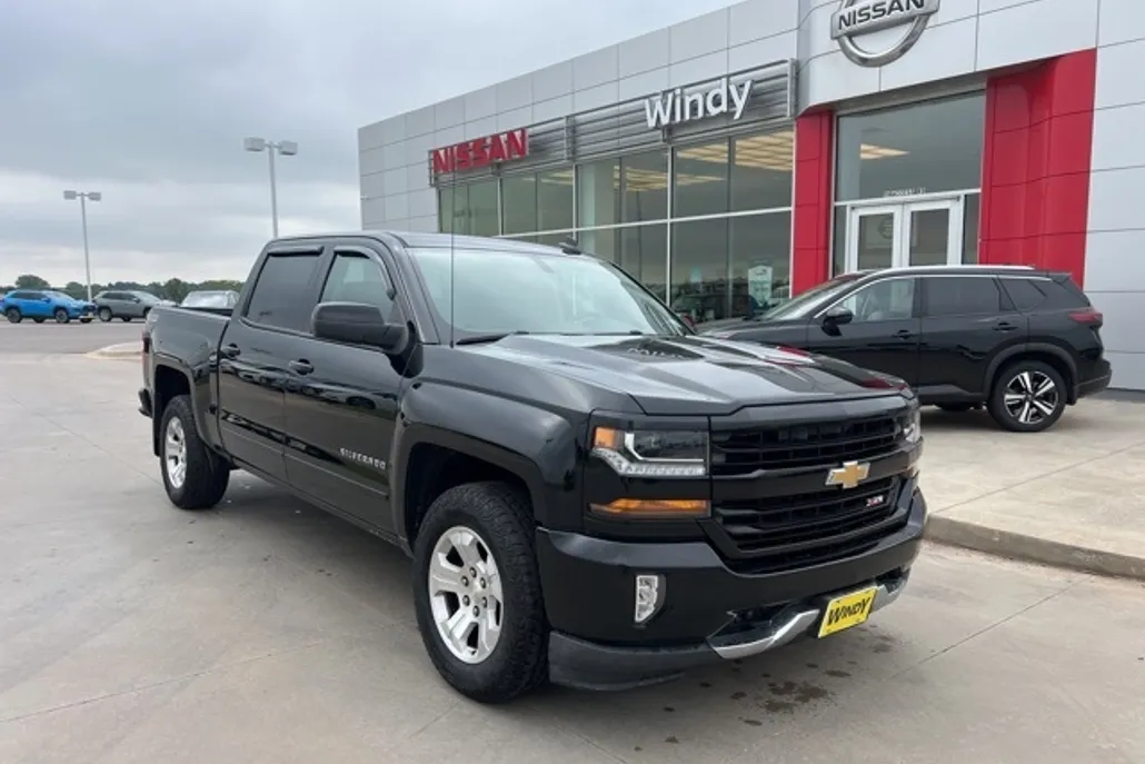 2017 Chevrolet Silverado 1500 LT2 photo 1