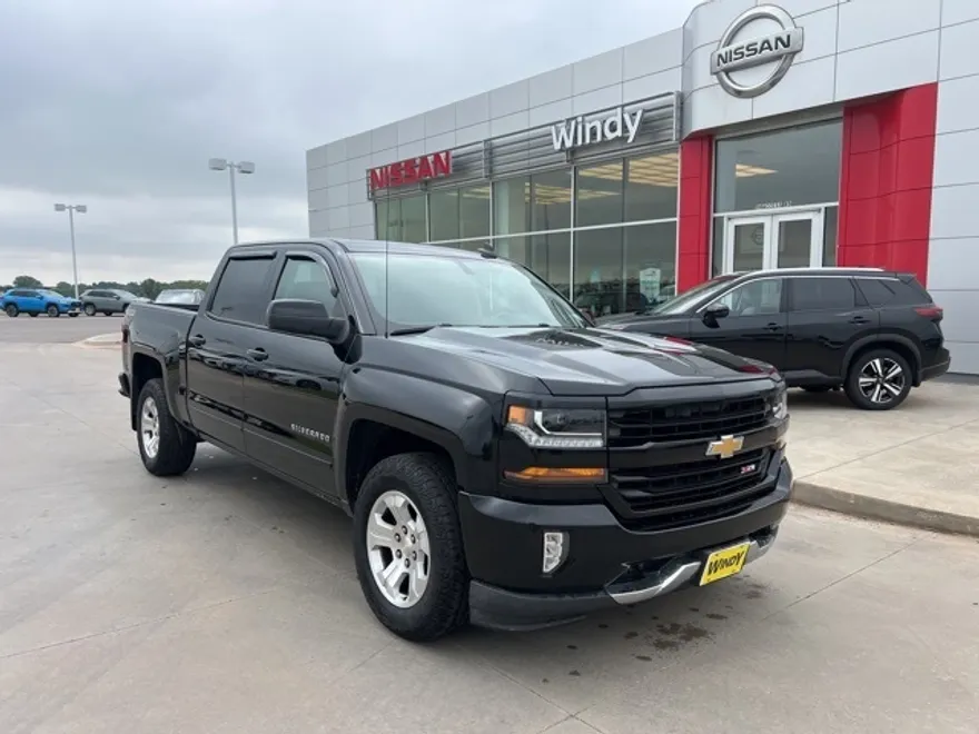 2017 Chevrolet Silverado 1500 LT2 photo 1