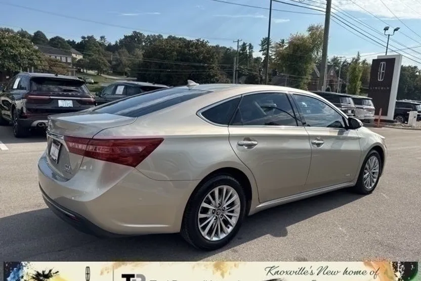 2018 Toyota Avalon Hybrid Limited photo 1