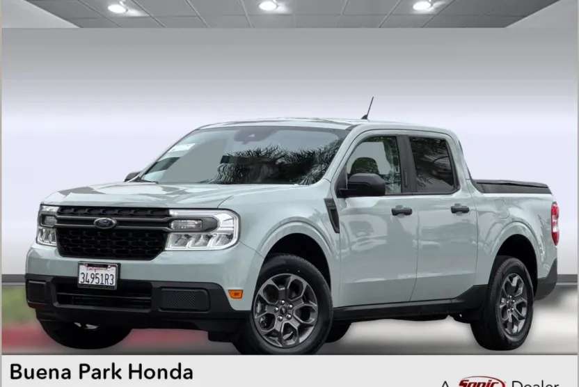 2022 Ford Maverick XLT photo 1