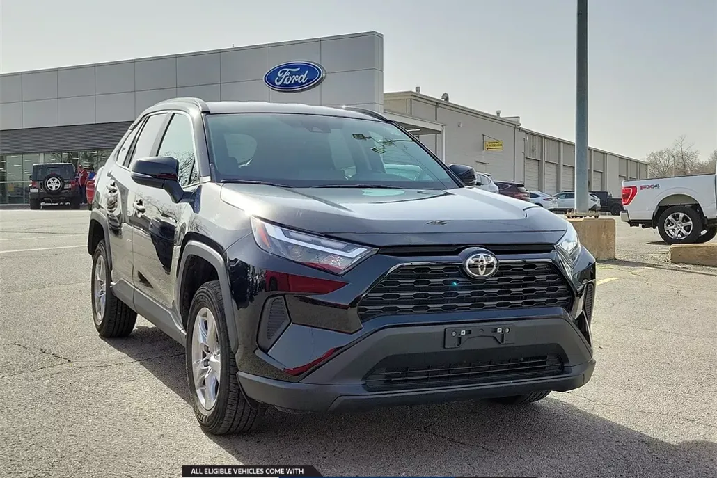 2023 Toyota RAV4 XLE photo 1