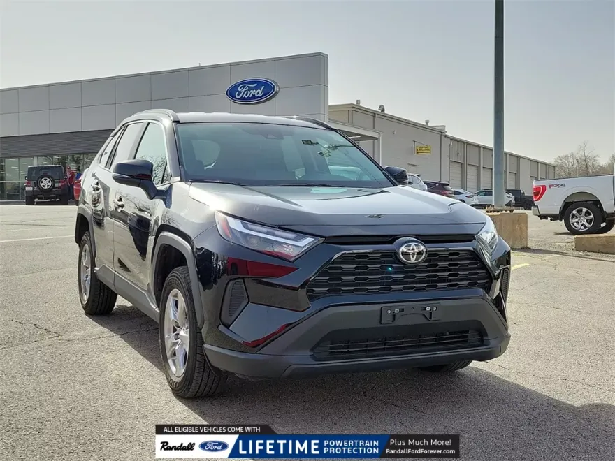 2023 Toyota RAV4 XLE photo 1