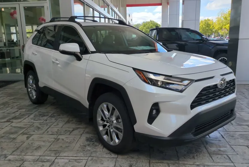 2025 Toyota RAV4 XLE Premium photo 1
