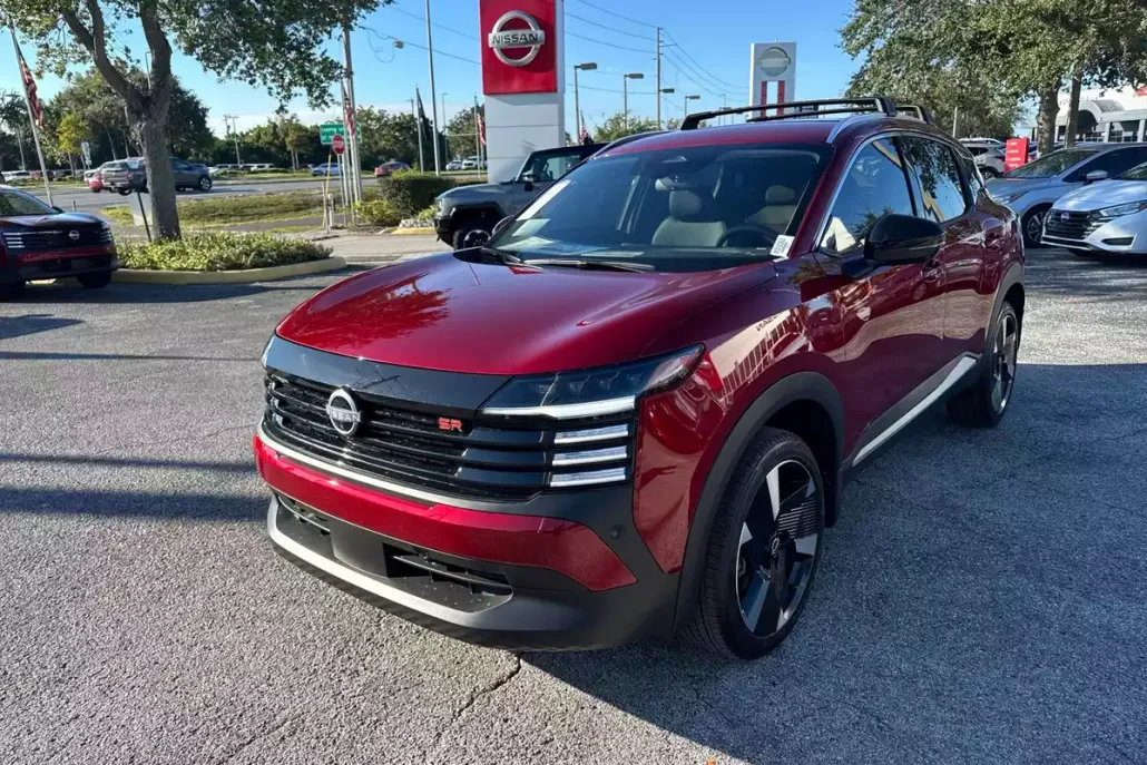2026 Nissan Kicks SR photo 1