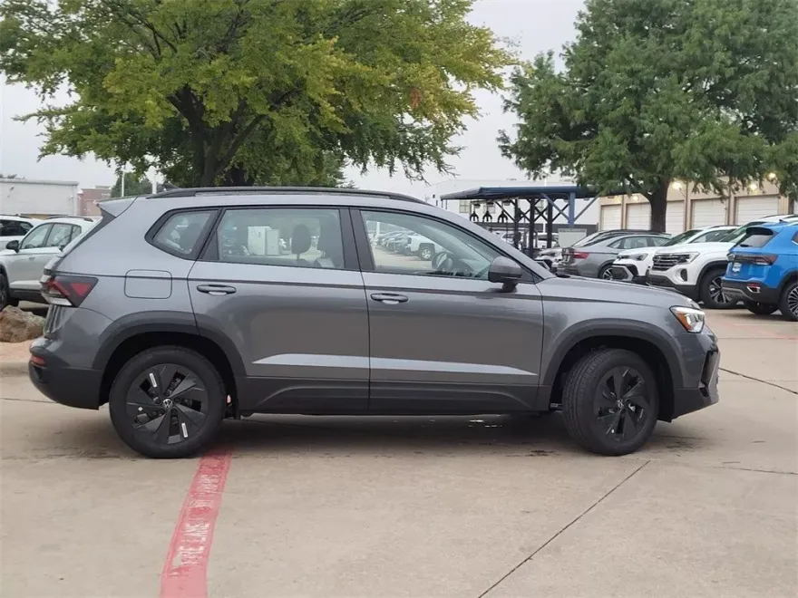 2025 Volkswagen Taos S photo 1