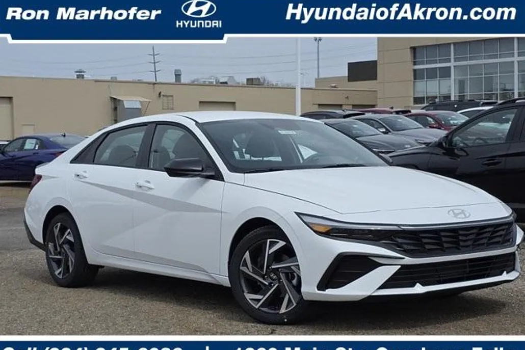 2025 Hyundai Elantra SEL Sport photo 1