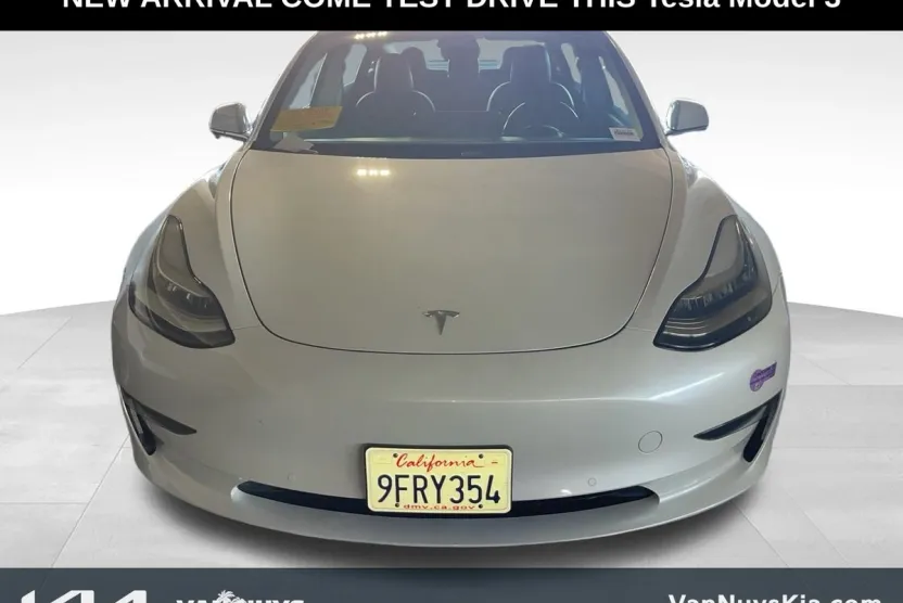 2019 Tesla Model 3 Standard Range Plus photo 1