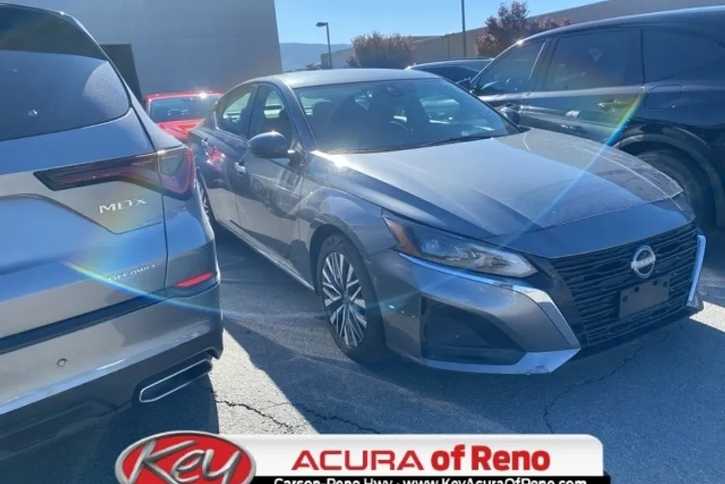 2023 Nissan Altima 2.5 SV photo 1