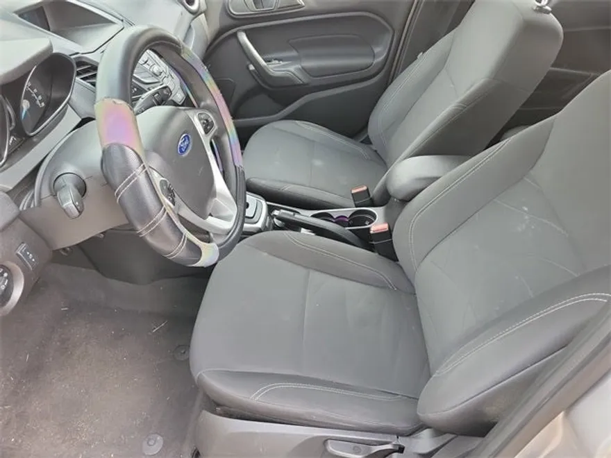 2017 Ford Fiesta SE photo 1