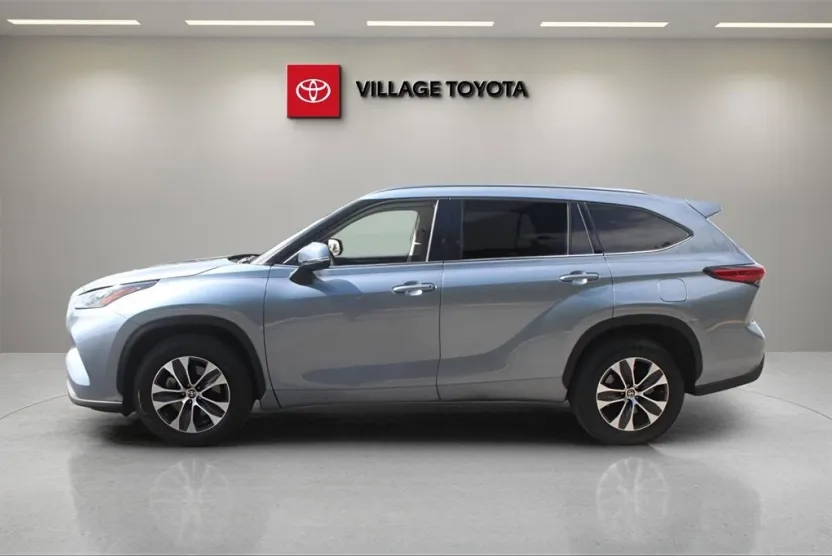 2020 Toyota Highlander XLE photo 1