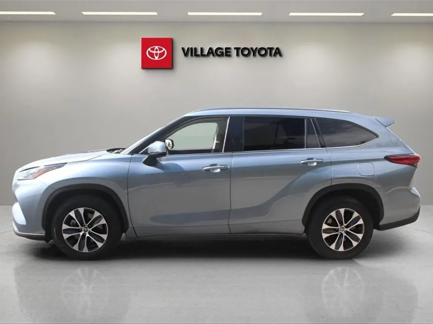 2020 Toyota Highlander XLE photo 1