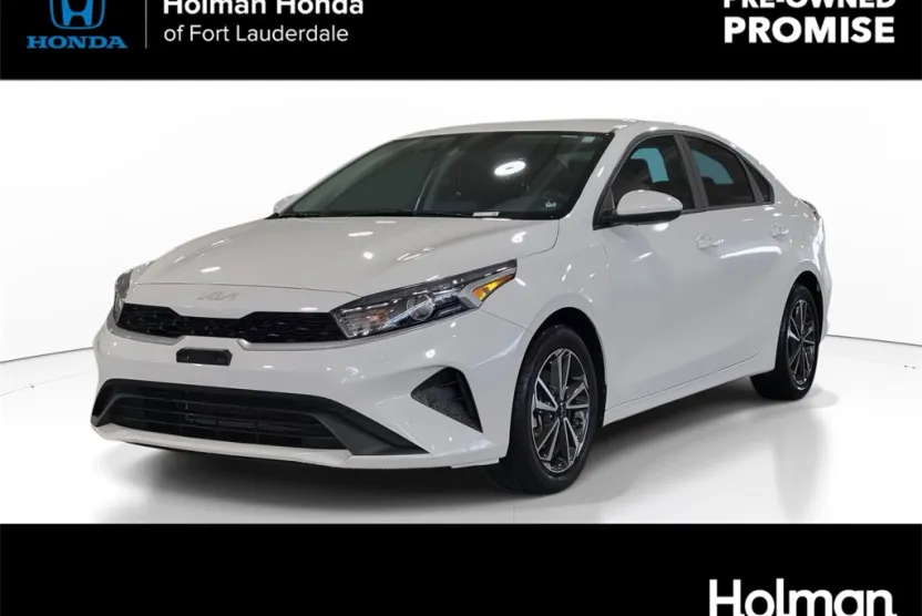 2023 Kia Forte LXS photo 1