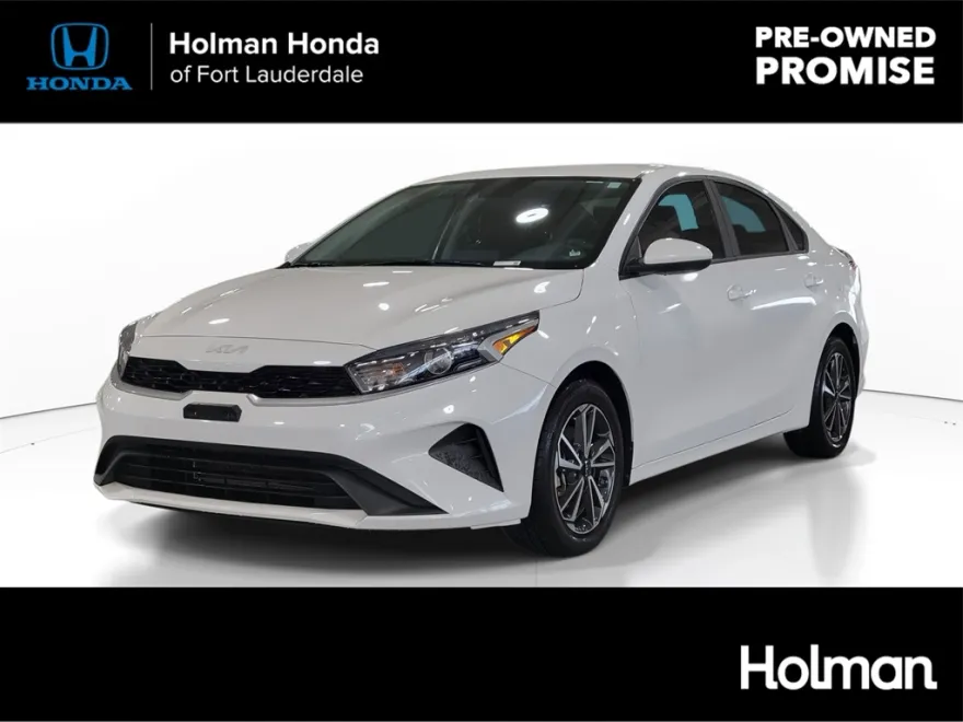 2023 Kia Forte LXS photo 1