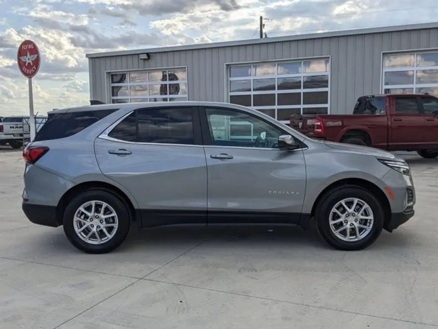 2024 Chevrolet Equinox LT photo 1