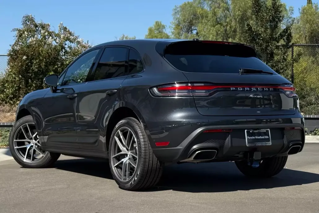 2025 Porsche Macan T photo 1