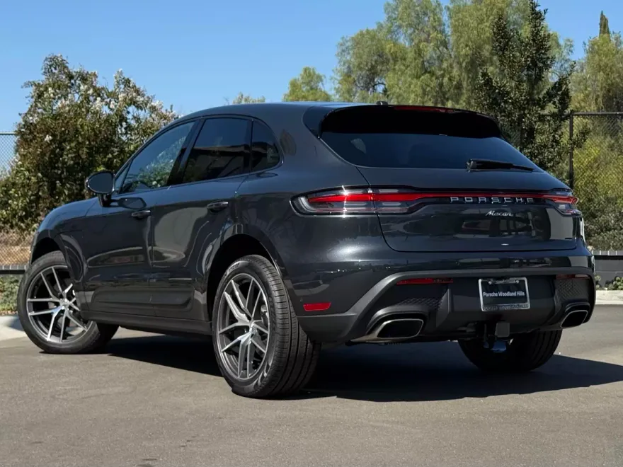 2025 Porsche Macan T photo 1