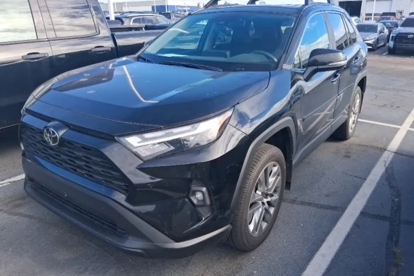 2022 Toyota RAV4 XLE Premium photo 1