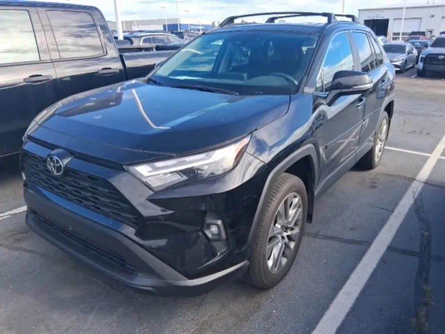2022 Toyota RAV4 XLE Premium photo 1