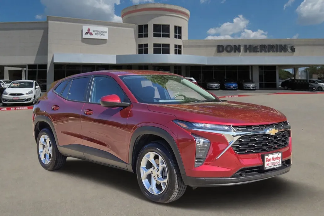 2024 Chevrolet Trax LS photo 1