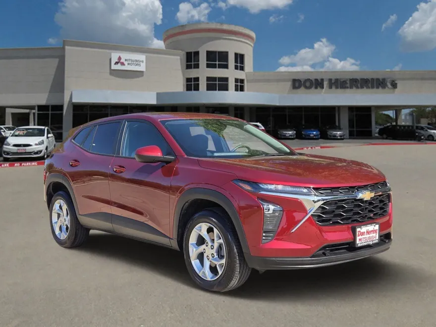 2024 Chevrolet Trax LS photo 1