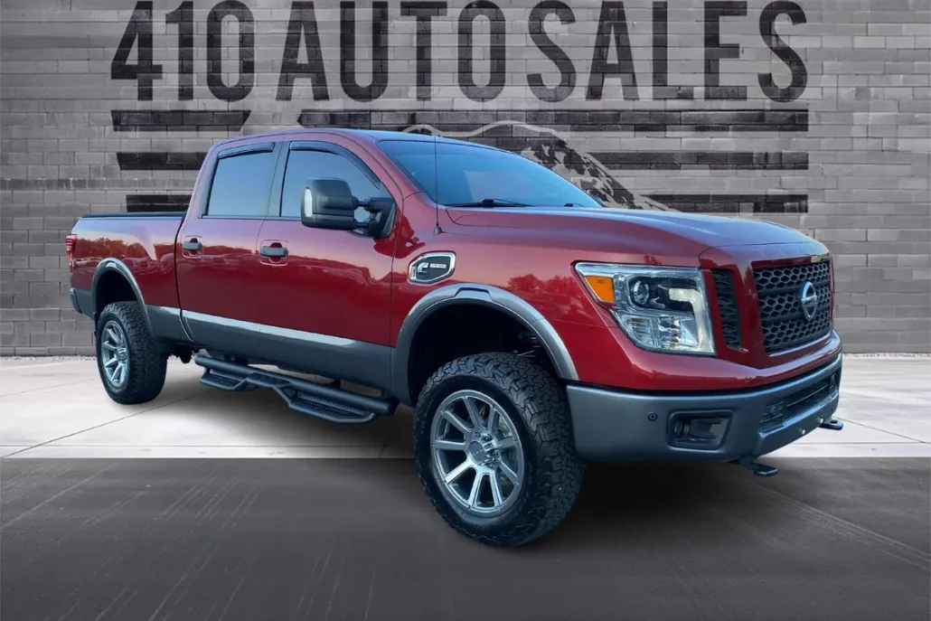 2016 Nissan Titan PRO-4X photo 1