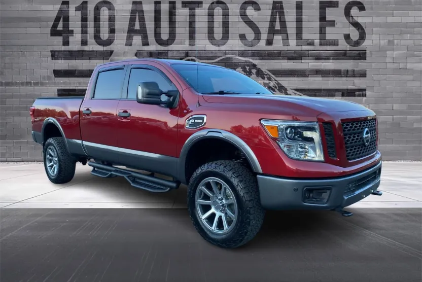 2016 Nissan Titan PRO-4X photo 1