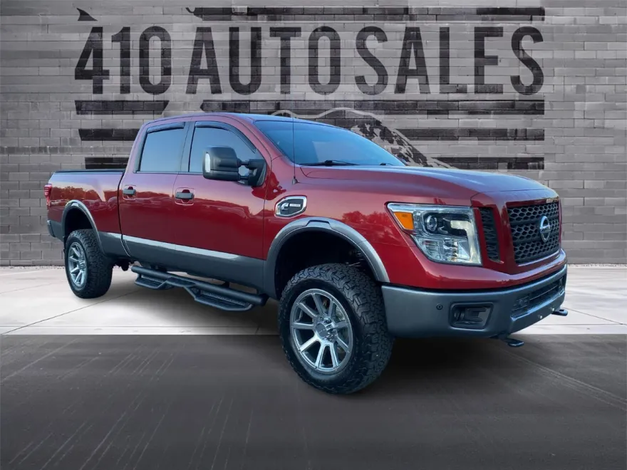 2016 Nissan Titan PRO-4X photo 1