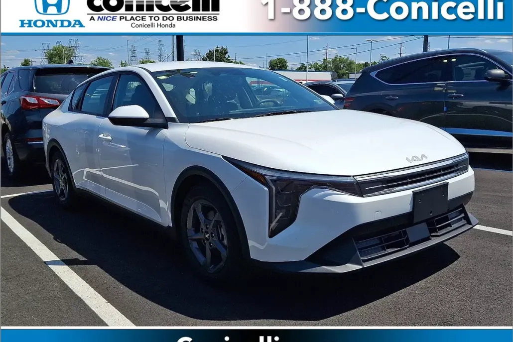 2025 Kia K4 LXS photo 1