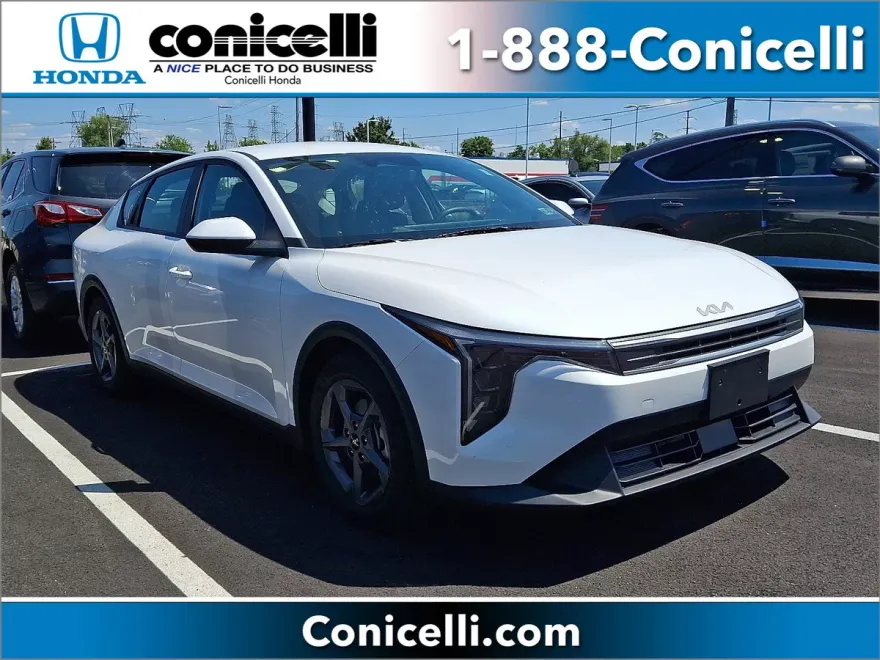 2025 Kia K4 LXS photo 1