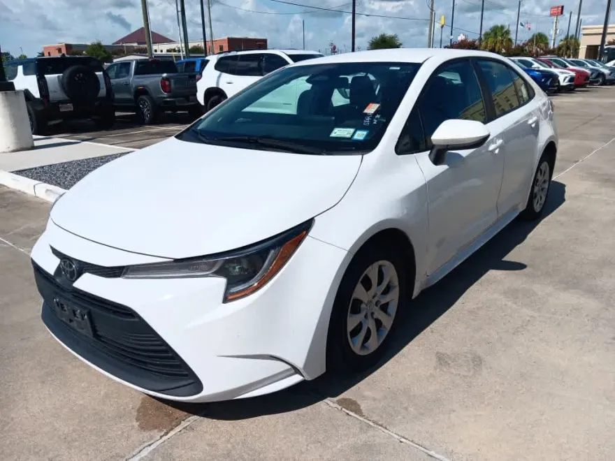2023 Toyota Corolla LE photo 1
