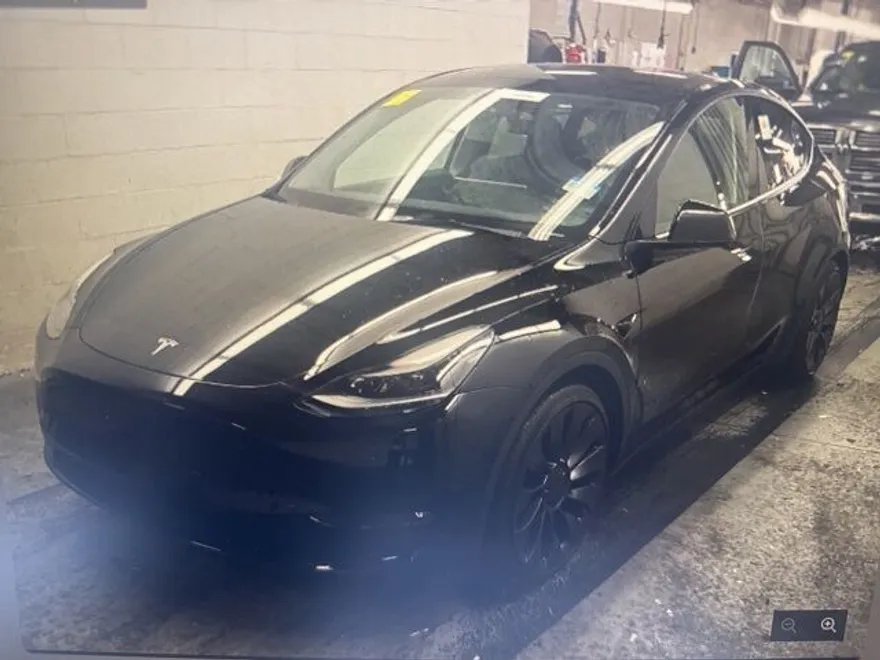 2023 Tesla Model Y Performance photo 1
