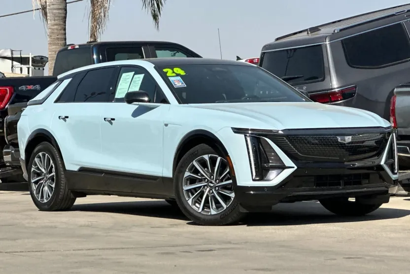 2024 Cadillac Lyriq Sport photo 1