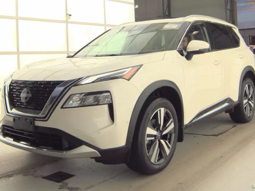 2023 Nissan Rogue Platinum photo 1