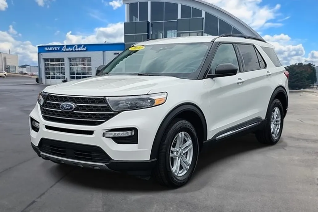 2022 Ford Explorer XLT photo 1