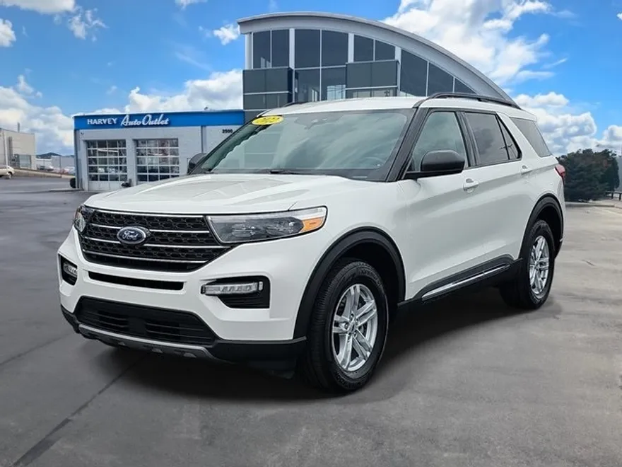 2022 Ford Explorer XLT photo 1