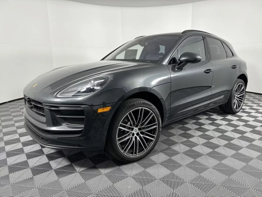 2025 Porsche Macan photo 1