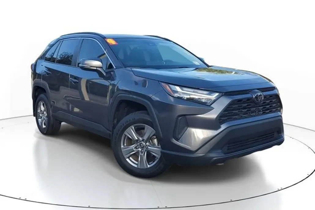 2024 Toyota RAV4 XLE photo 1
