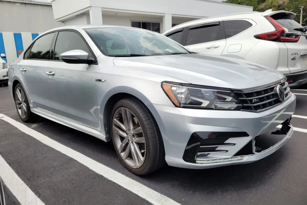 2018 Volkswagen Passat R-Line photo 1