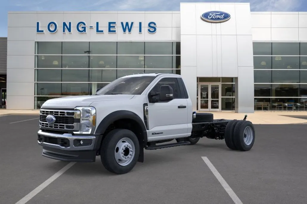 2025 Ford F-600 photo 1