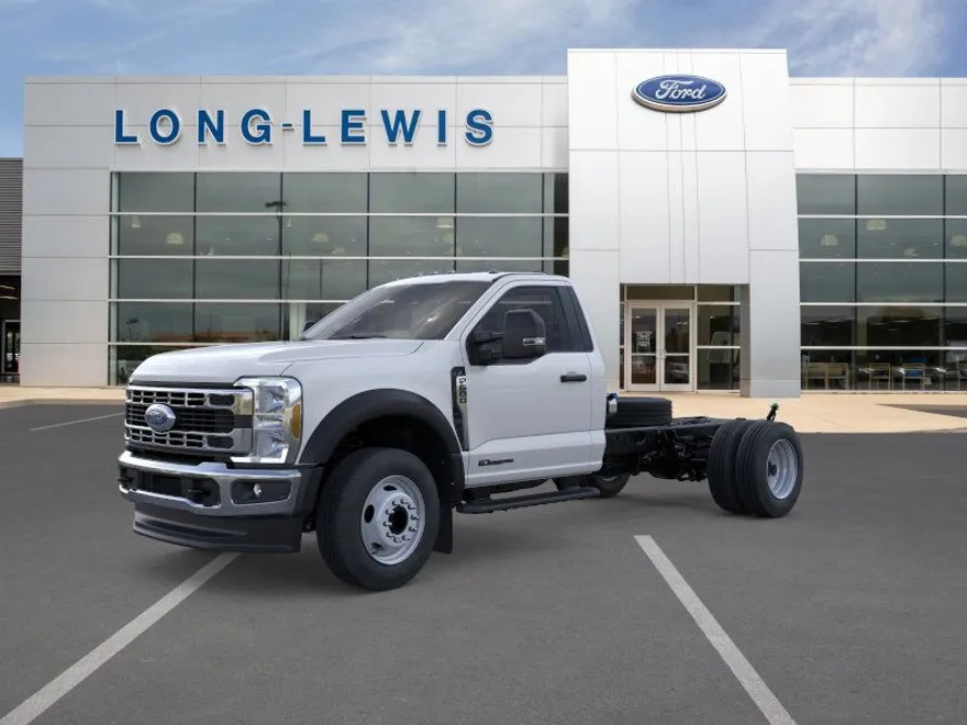 2025 Ford F-600 photo 1