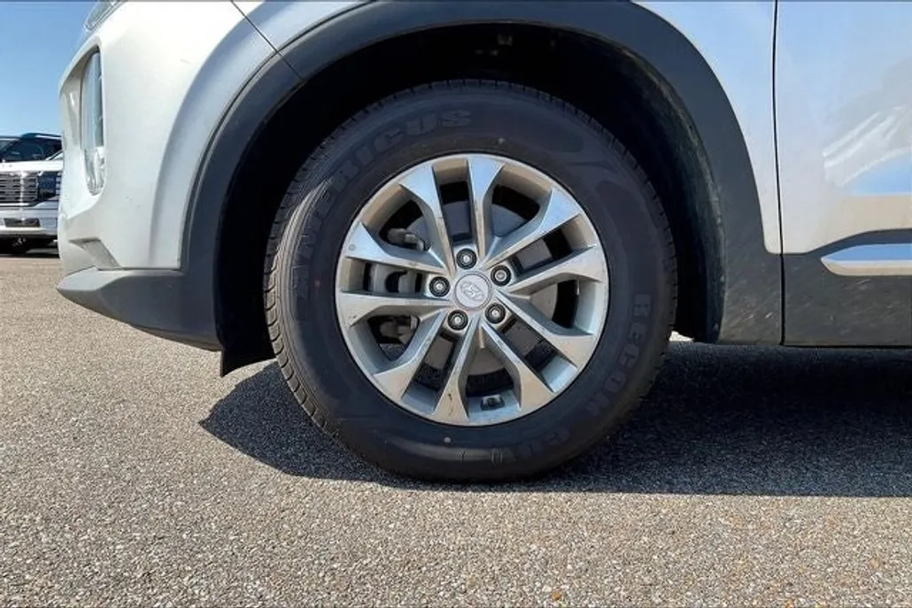 2019 Hyundai Santa Fe SEL photo 1