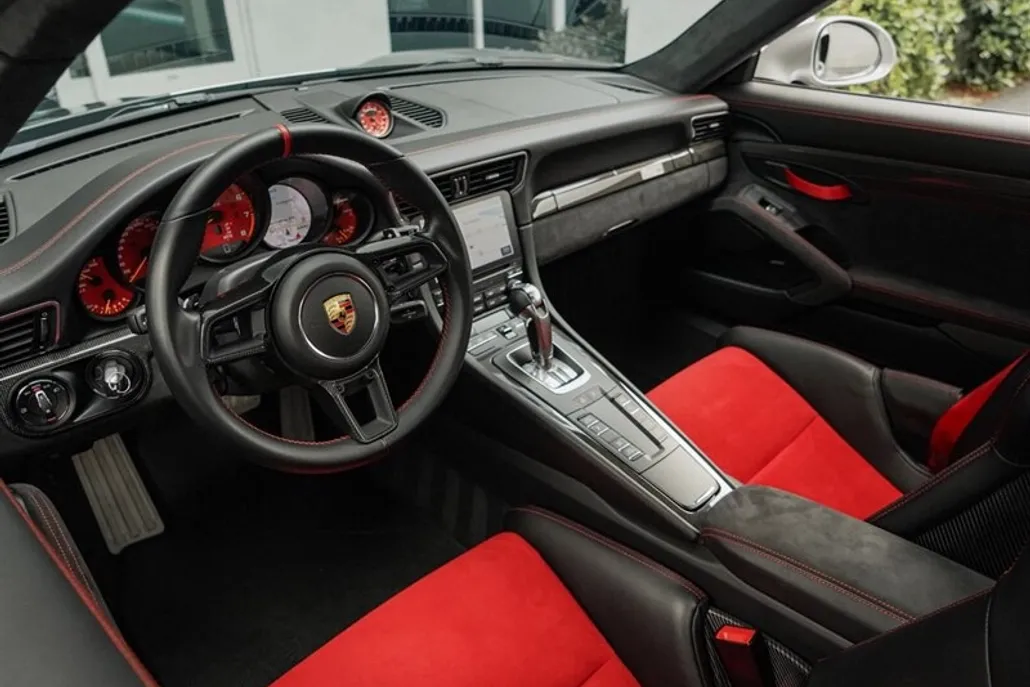 2018 Porsche 911 GT2 RS photo 1