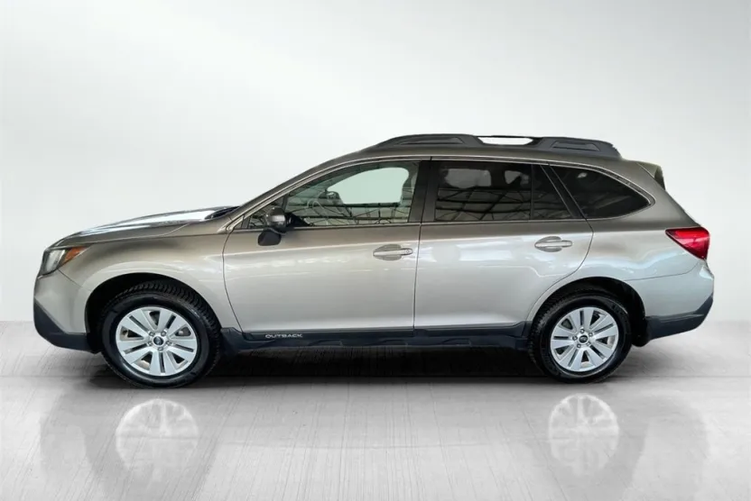 2018 Subaru Outback 2.5i Premium photo 1
