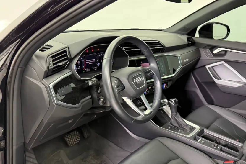 2022 Audi Q3 Premium photo 1