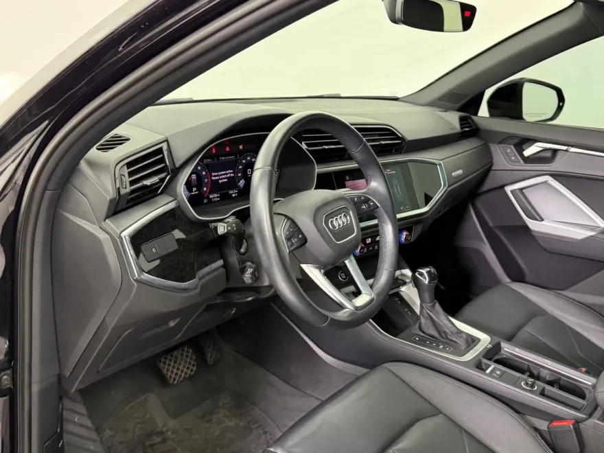2022 Audi Q3 Premium photo 1