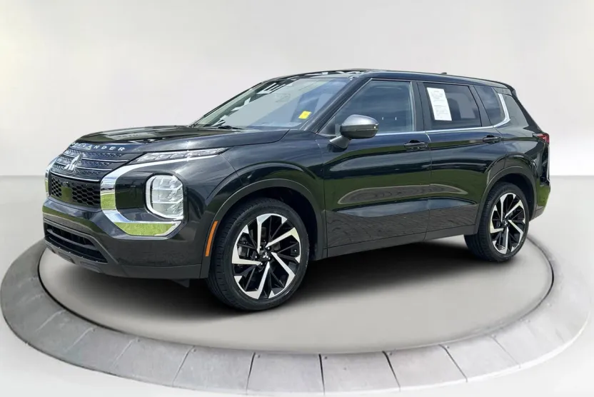 2022 Mitsubishi Outlander ES photo 1