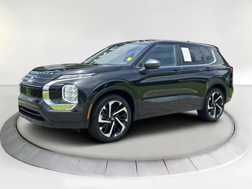 2022 Mitsubishi Outlander ES photo 1