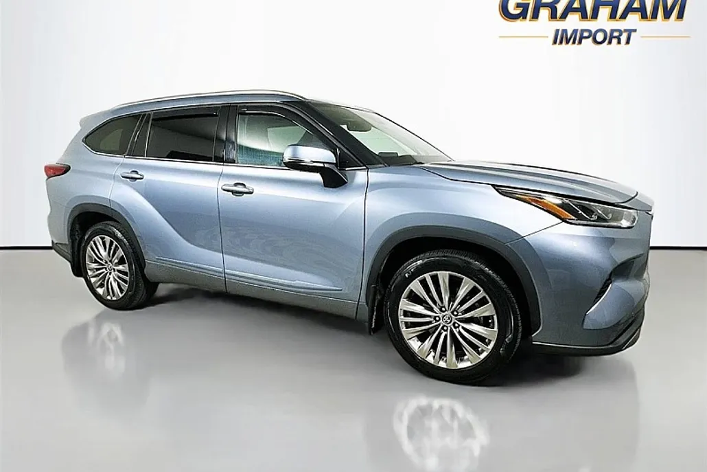 2022 Toyota Highlander Platinum photo 1