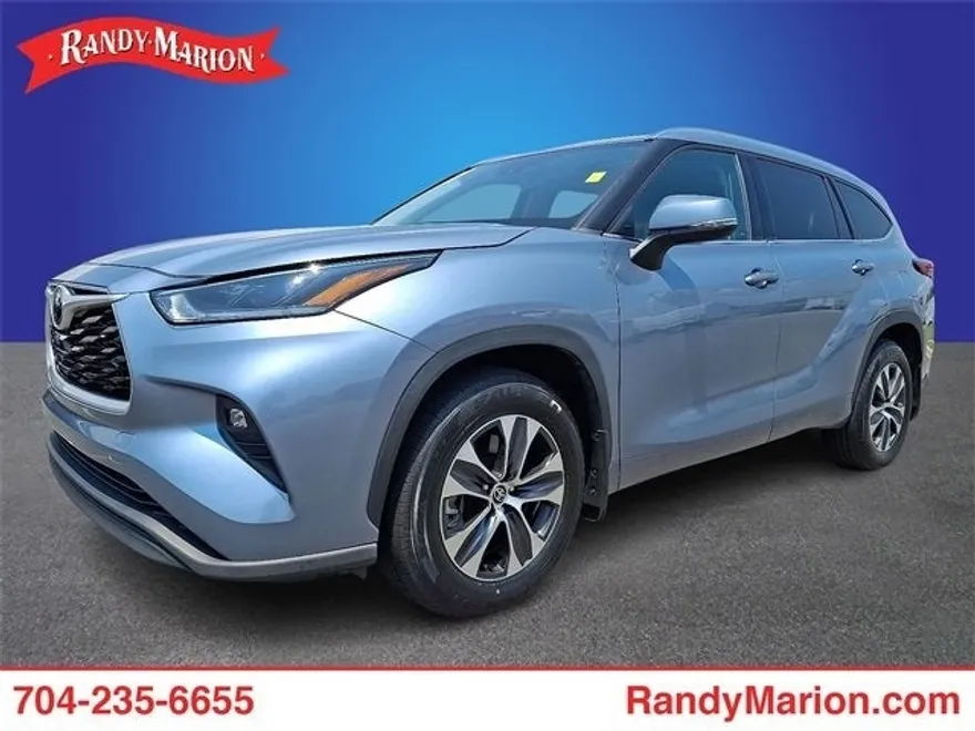 2021 Toyota Highlander XLE photo 1